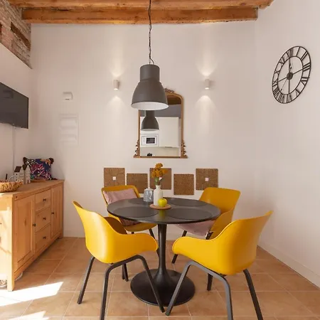 Apartman Precioso Con Patio Y Dos En El Barrio De Picasso
