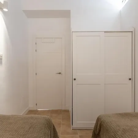 Apartman Precioso Con Patio Y Dos En El Barrio De Picasso *