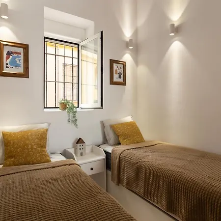 Apartman Precioso Con Patio Y Dos En El Barrio De Picasso *