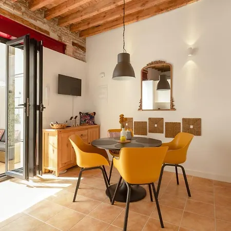 Precioso Con Patio Y Dos En El Barrio De Picasso * Malaga