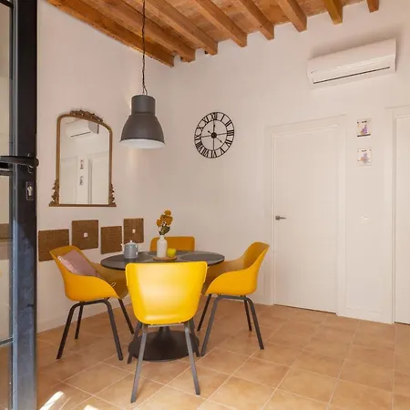 Precioso Con Patio Y Dos En El Barrio De Picasso Malaga
