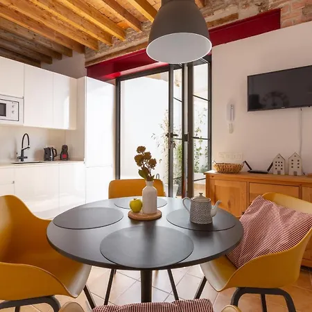 Precioso Con Patio Y Dos En El Barrio De Picasso Malaga